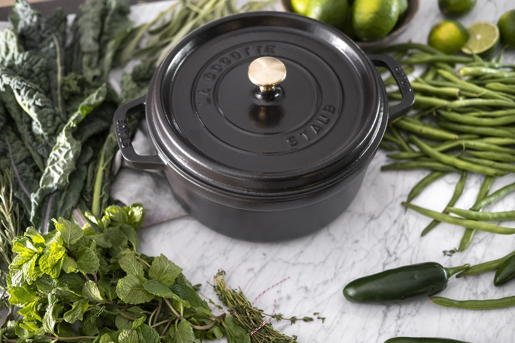 Matte Black Cast Iron 4-Qt Round Cocotte G3802