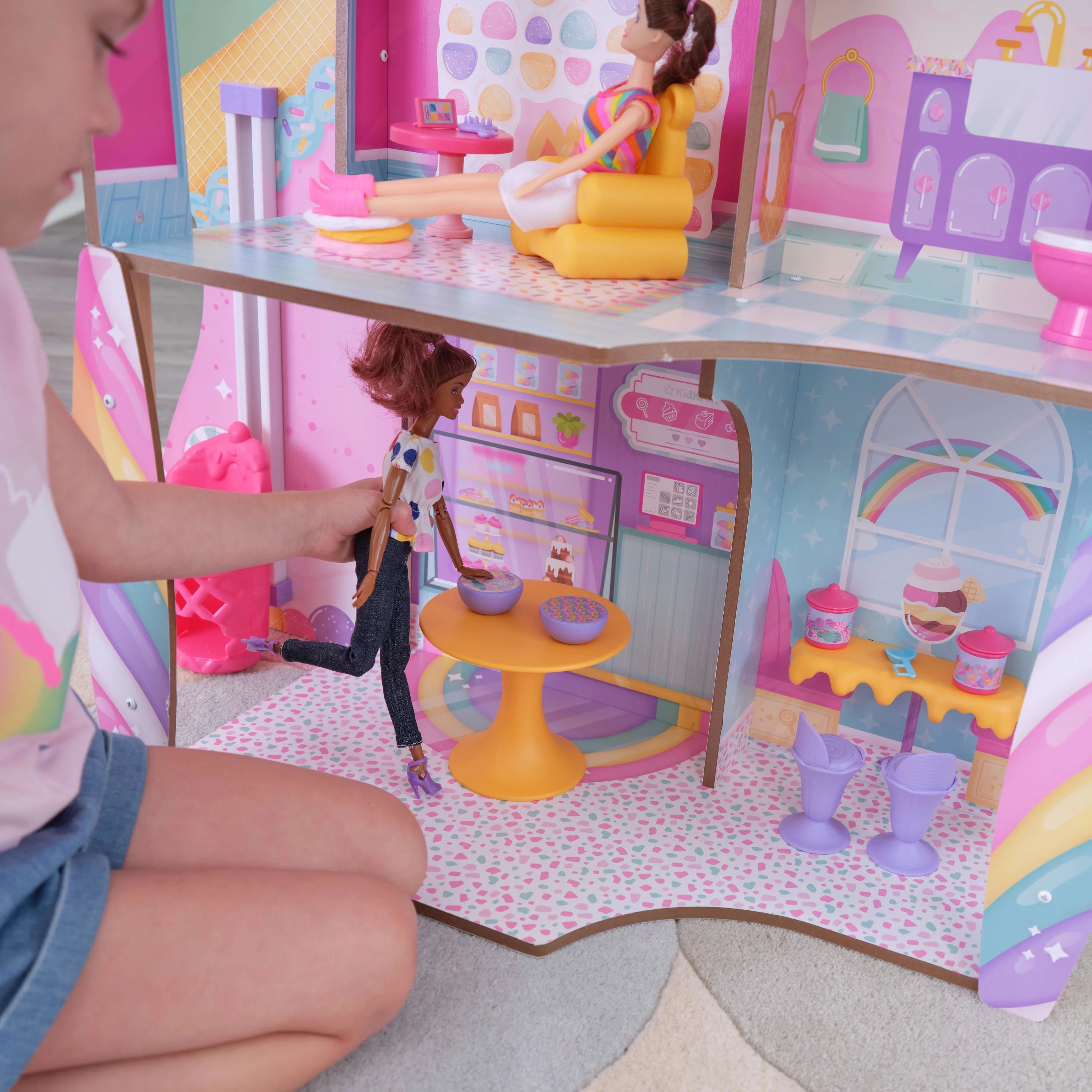 Wooden Dollhouse with 28 Accessories P5040