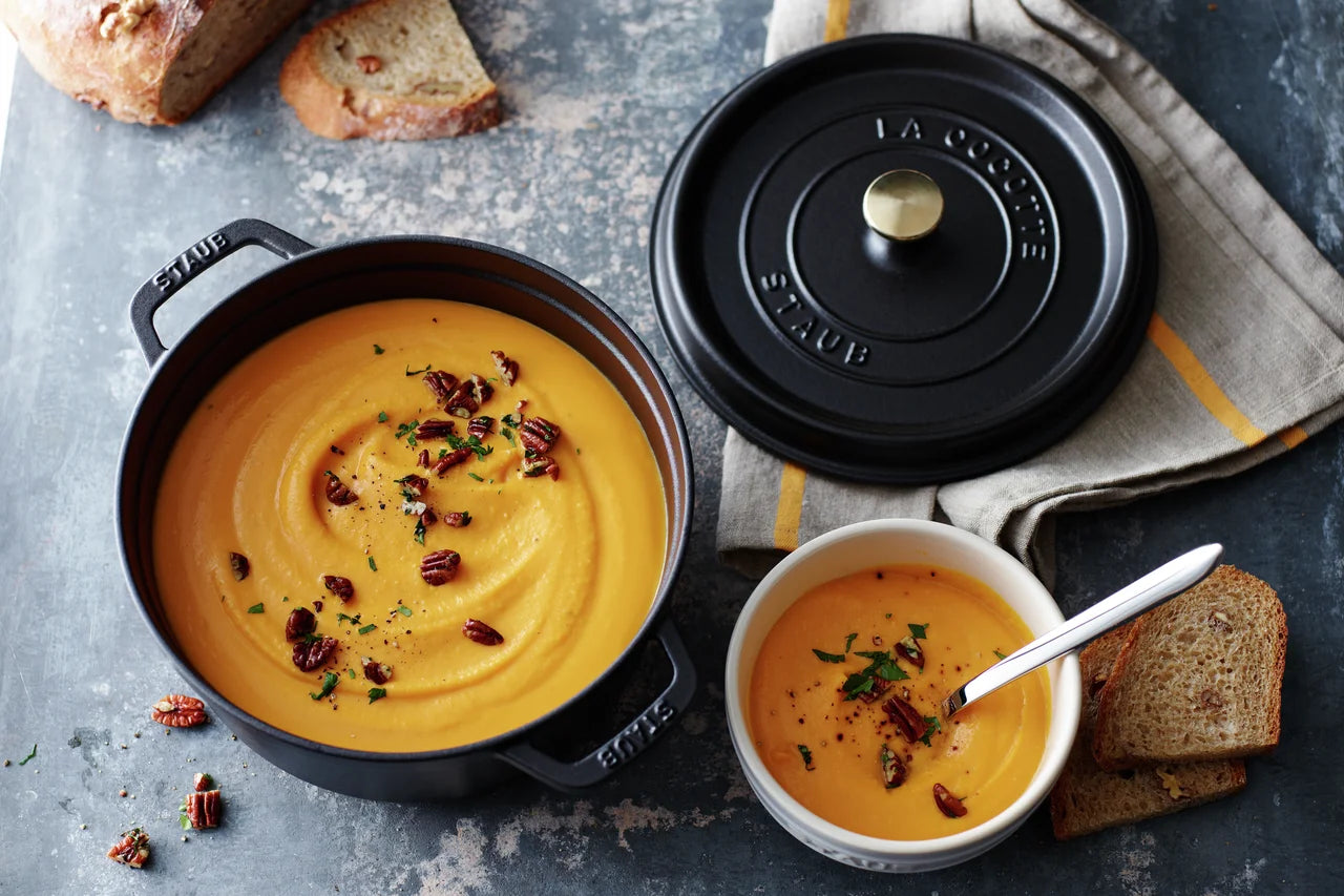 Matte Black Cast Iron 4-Qt Round Cocotte G3802
