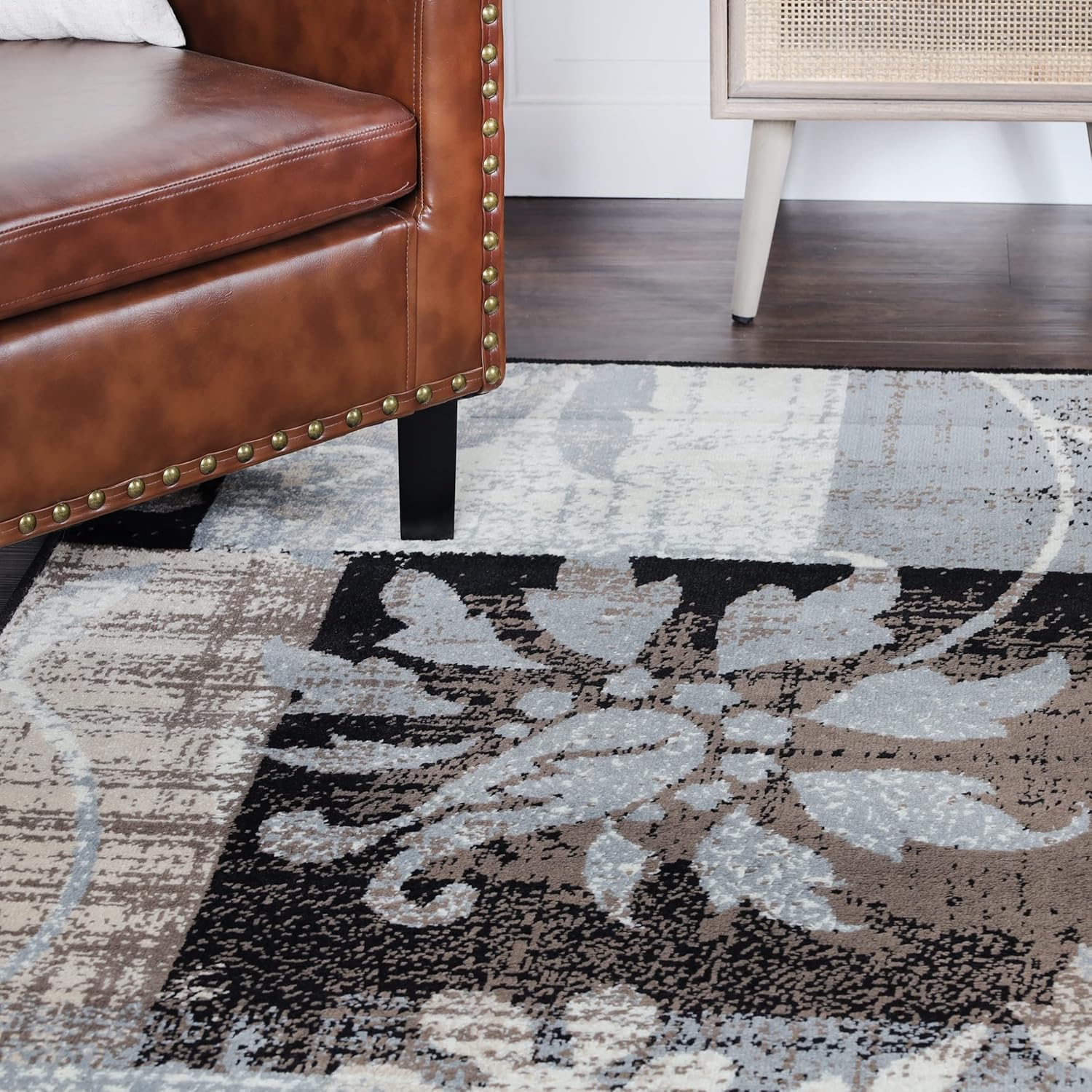 Beige 5' x 5' Area Rug I944506