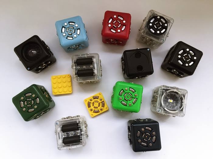 TWELVE Modular Robotics Cubelets O536311