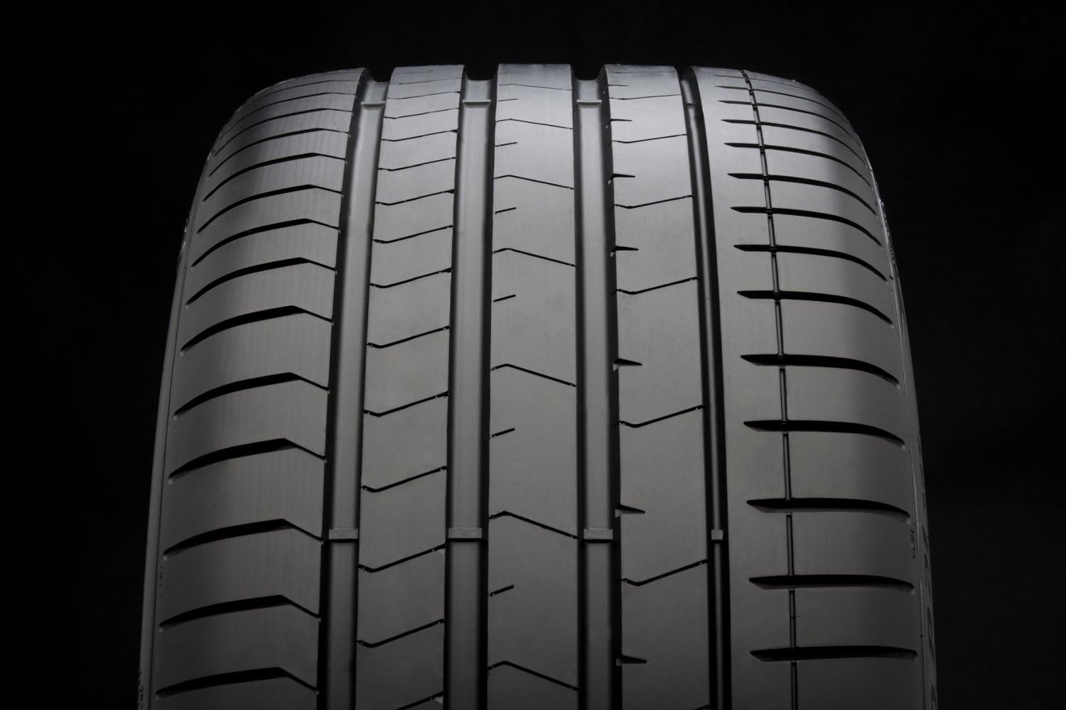 275/40R20 106XL Performance Radial Tire U63526